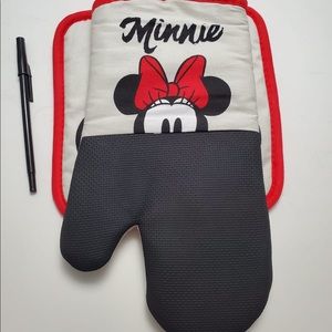 Minnie Mouse house kitchen oven hot mitten gloves